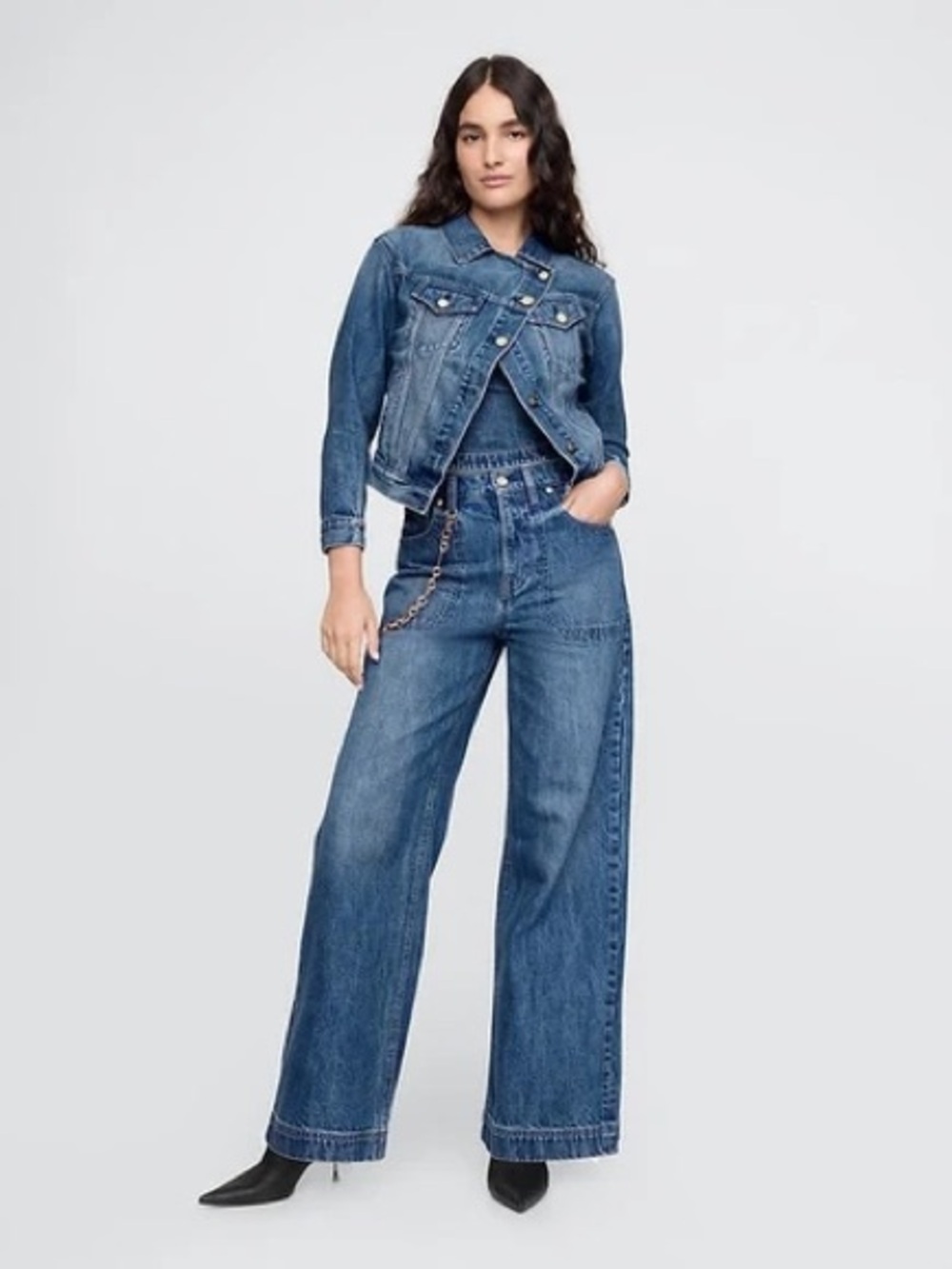 NWOT GAP X CULT GAIA
High Rise Stride Chain Jeans